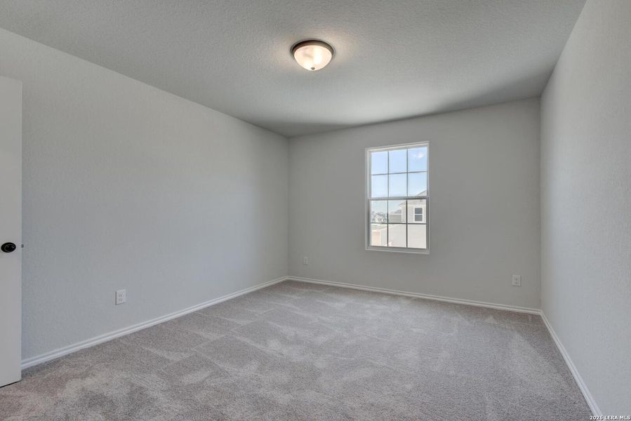 Spacious, unfurnished interior of a new home in Hennersby Hollow, San Antonio (Image 16).