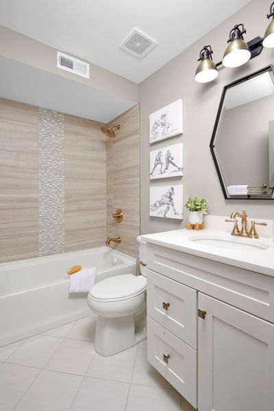 Representative furnished interior of a home built from the Clay by Fischer Homes in Veranda Manor, Canton (Image 44).