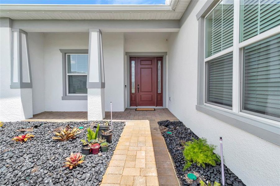 Exterior details and patio area of a home in , Orlando (Image 3).