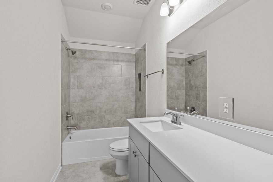 Representative furnished interior of a home built from the Wallace by Beazer Homes in Veranda, San Antonio (Image 6).