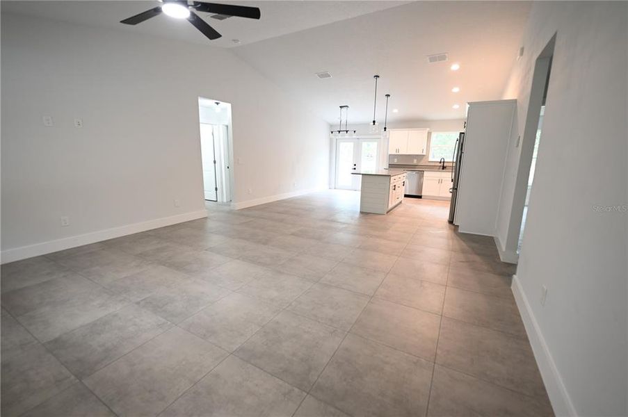 Spacious, unfurnished interior of a new home in , Dunnellon (Image 24).