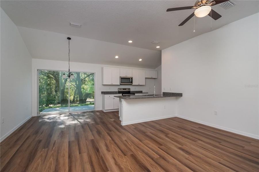 Furnished interior view inside a new home in , Ocklawaha (Image 1).