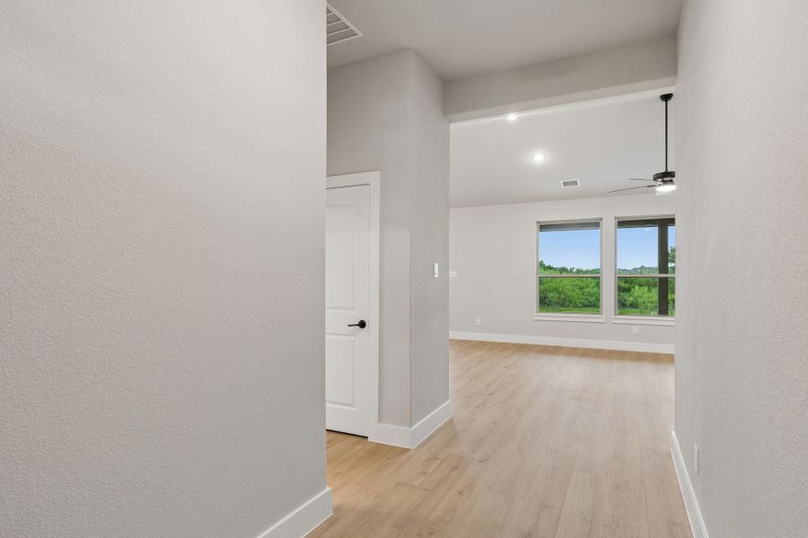 Spacious, unfurnished interior of a new home in Ellis Ranch Estates, Waxahachie (Image 31). Spacious, unfurnished interior of a new home in Ellis Ranch Estates, Waxahachie (Image 31).