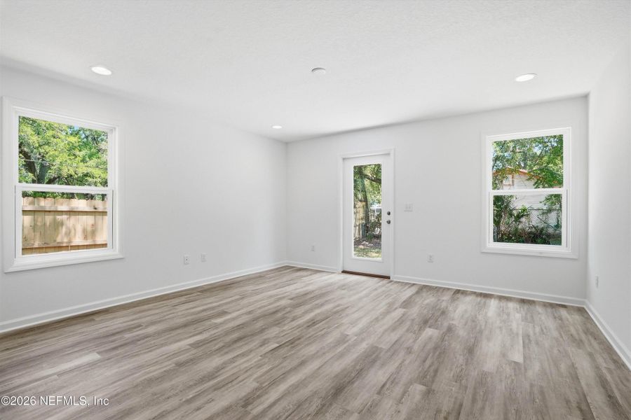 Spacious, unfurnished interior of a new home in , Jacksonville (Image 20).