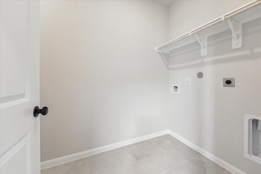 Spacious, unfurnished interior of a new home in Elyson, Katy (Image 17).