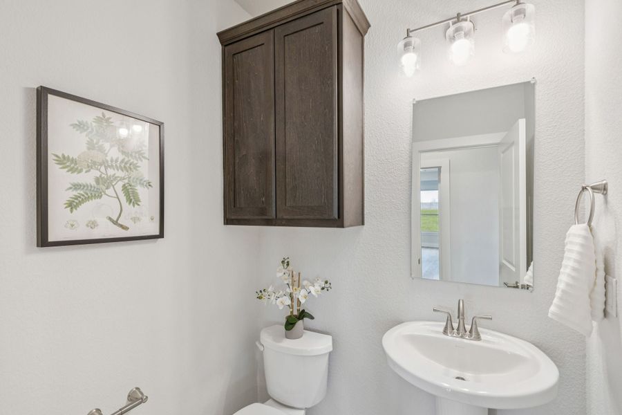 Representative furnished interior of a home built from the Emerson by Centre Living Homes in Lakeway Estates, Waxahachie (Image 35).