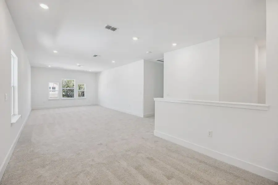 Spacious, unfurnished interior of a new home in Northlake at Ovation, Winter Garden (Image 31).