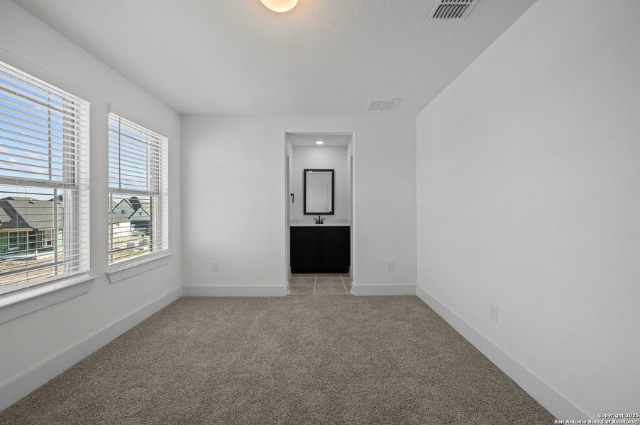 Spacious, unfurnished interior of a new home in Stillwater Ranch, San Antonio (Image 25).