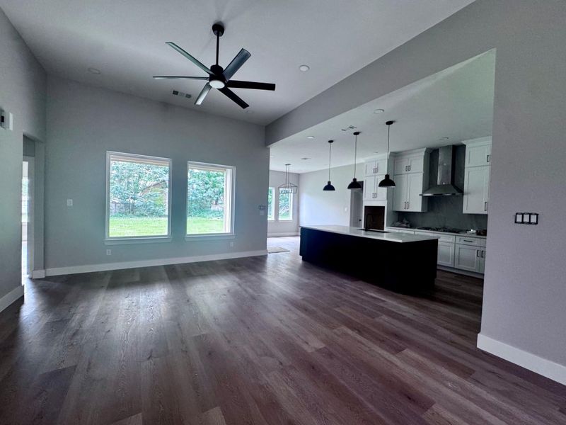 Spacious, unfurnished interior of a new home in , Bay City (Image 13).