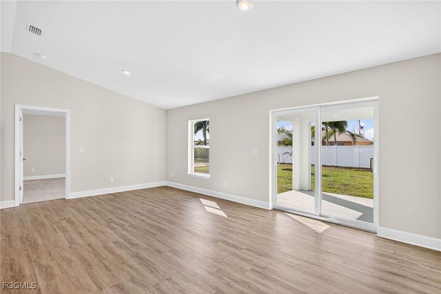 Spacious, unfurnished interior of a new home in Cape Coral, Cape Coral (Image 19).