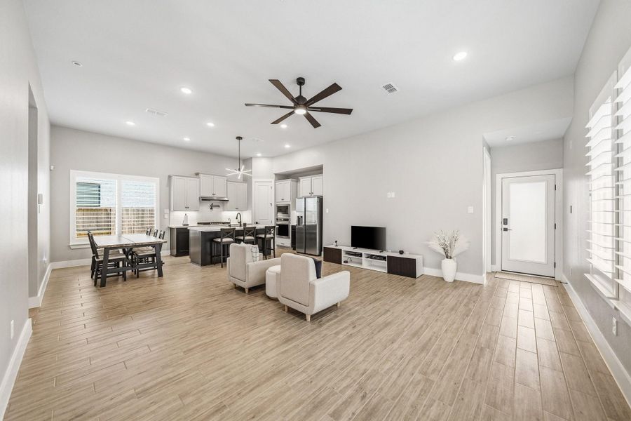 Furnished interior view inside a new home in Meridiana 40', 65', Iowa Colony (Image 8).