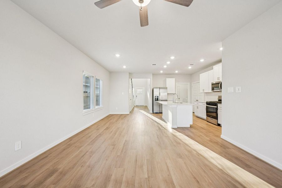 Spacious, unfurnished interior of a new home in Landing Meadows - Traditional Series, New Caney (Image 32). Spacious, unfurnished interior of a new home in Landing Meadows - Traditional Series, New Caney (Image 32).