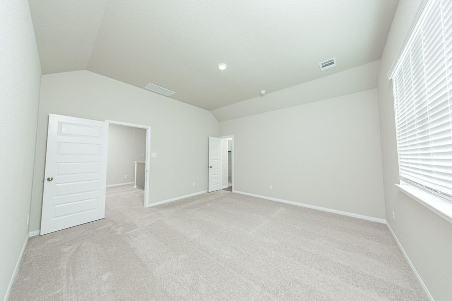 Spacious, unfurnished interior of a new home in Ridgeland Hills, Willis (Image 13).