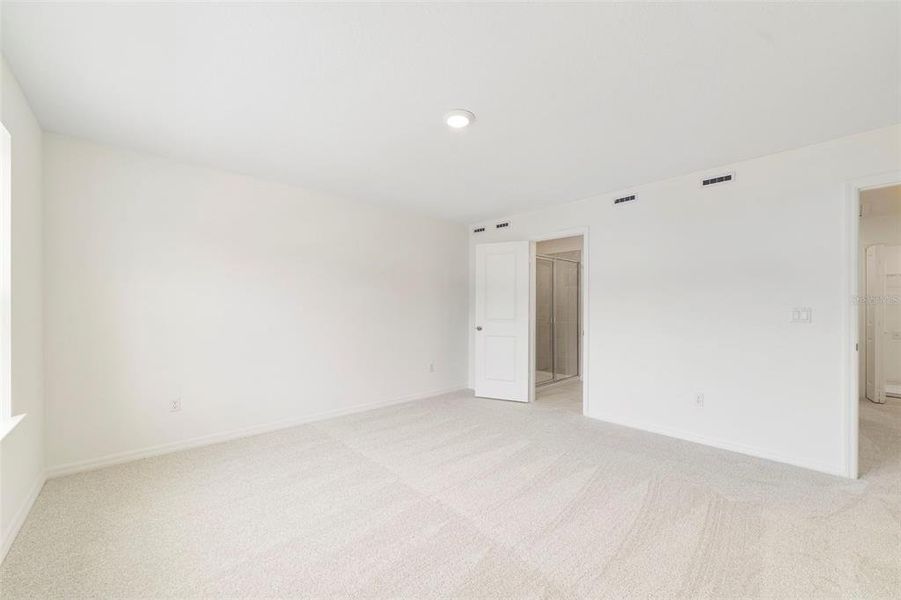 Spacious, unfurnished interior of a new home in Towns at Greenleaf, Oviedo (Image 22).