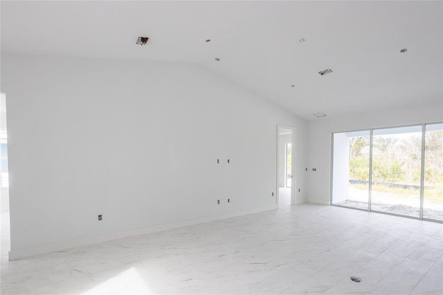Spacious, unfurnished interior of a new home in , Englewood (Image 8).