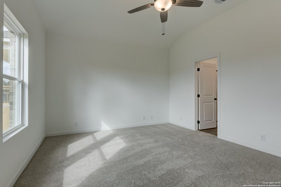 Spacious, unfurnished interior of a new home in Arcadia Ridge, San Antonio (Image 19).