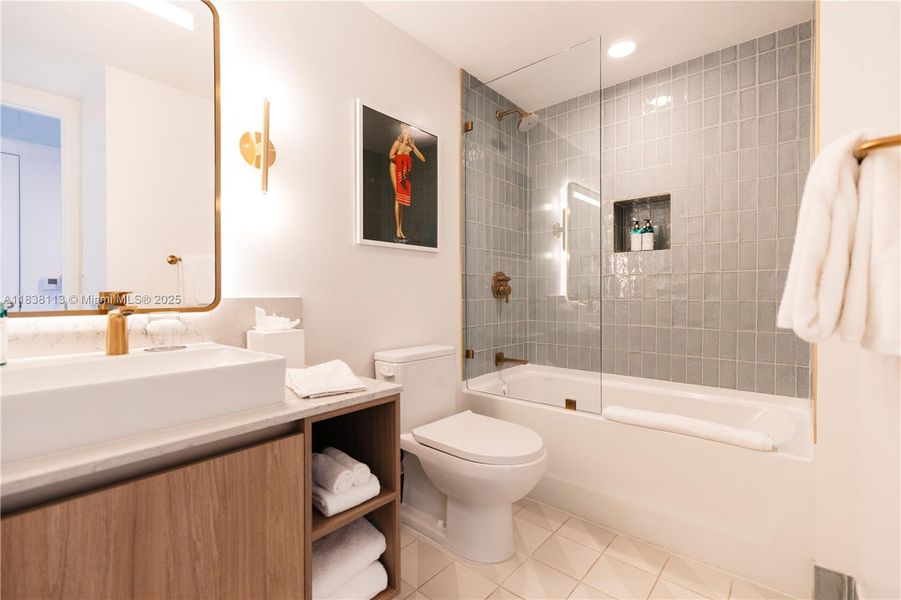 Furnished interior view inside a new home in Gale Hotel & Residences Miami (former Natiivo), Miami (Image 26).