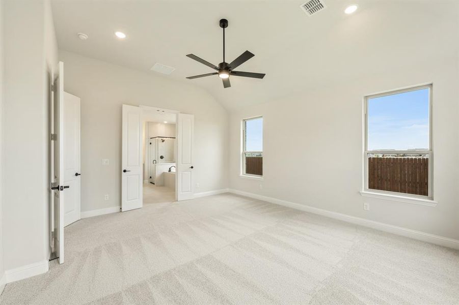 Spacious, unfurnished interior of a new home in The Oasis at North Grove 75-80, Waxahachie (Image 32). Spacious, unfurnished interior of a new home in The Oasis at North Grove 75-80, Waxahachie (Image 32).