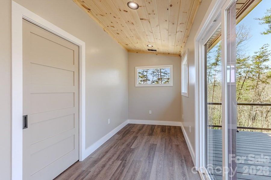 Spacious, unfurnished interior of a new home in , Whittier (Image 39).