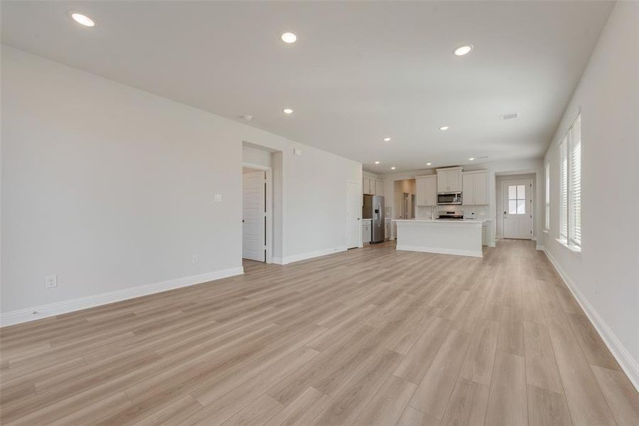 Spacious, unfurnished interior of a new home in Walden Pond, Forney (Image 17).