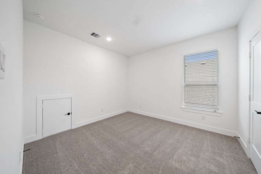 Representative unfurnished interior of a home built from the Waterloo – 60′ Lot by Chesmar Homes in Lakes of Cane Island, Katy (Image 25).