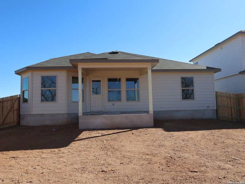 Exterior details and patio area of a home in Cinco Lakes, San Antonio (Image 4).