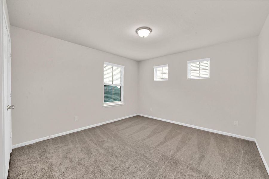 Spacious, unfurnished interior of a new home in Woodland Lakes, Houston (Image 26).