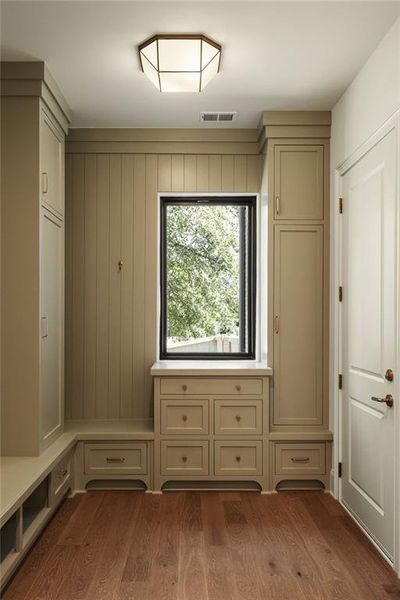 Spacious, unfurnished interior of a new home in , Brookhaven (Image 28).
