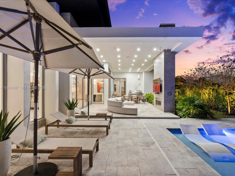 Exterior details and patio area of a home in , Plantation (Image 33).