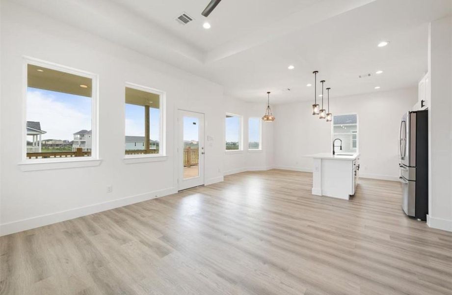 Spacious, unfurnished interior of a new home in , Galveston (Image 15).