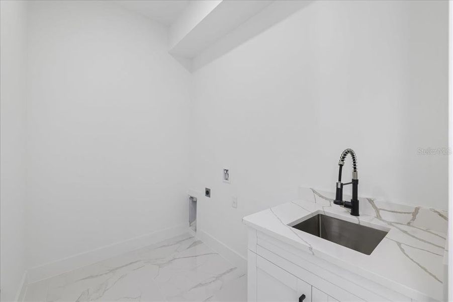 Spacious, unfurnished interior of a new home in , Port Charlotte (Image 28).