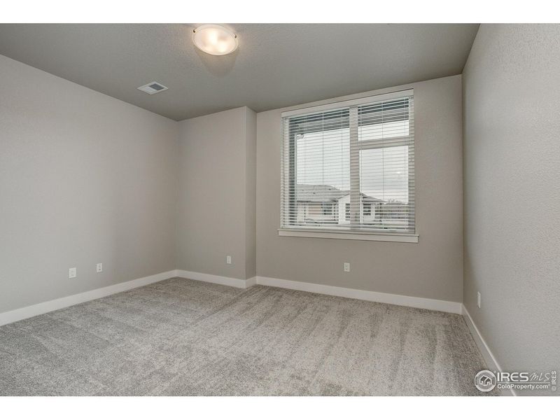 Spacious, unfurnished interior of a new home in Highlands at Fox Hill - The Flats, Longmont (Image 17).
