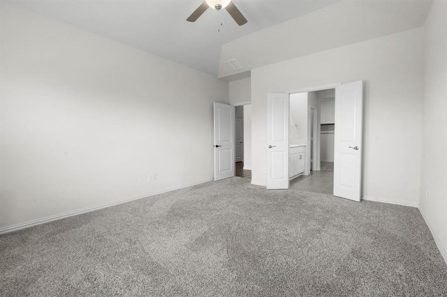 Spacious, unfurnished interior of a new home in Cibolo Hills, Fort Worth (Image 32). Spacious, unfurnished interior of a new home in Cibolo Hills, Fort Worth (Image 32).