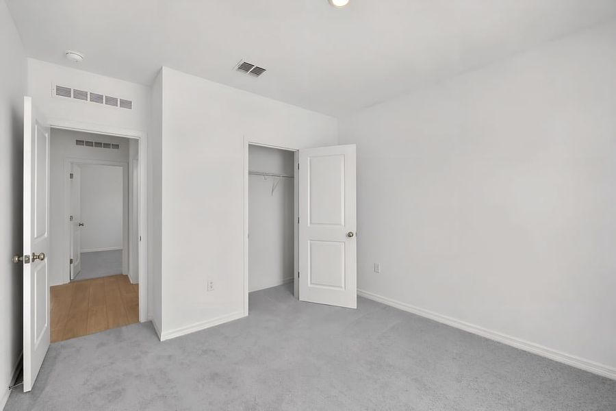 Spacious, unfurnished interior of a new home in Coopers Meadow, Jacksonville (Image 18).