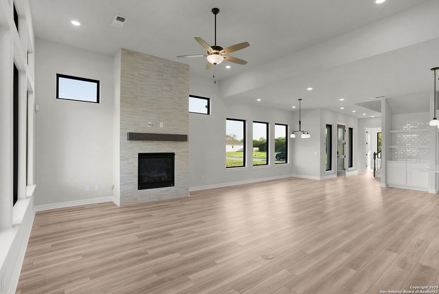 Spacious, unfurnished interior of a new home in Nolte Farms, Seguin (Image 21).