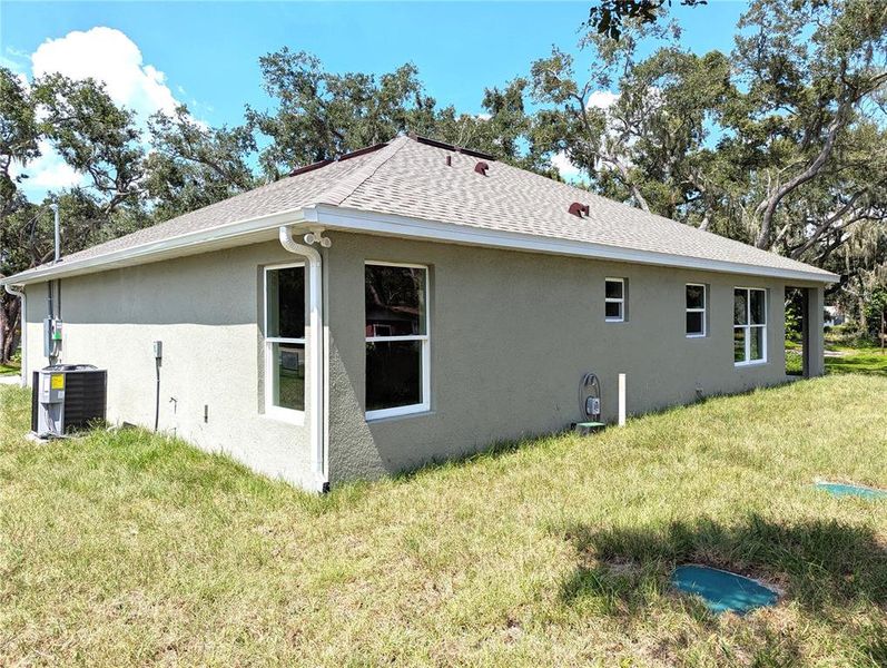 Exterior details and patio area of a home in , Mulberry (Image 4).