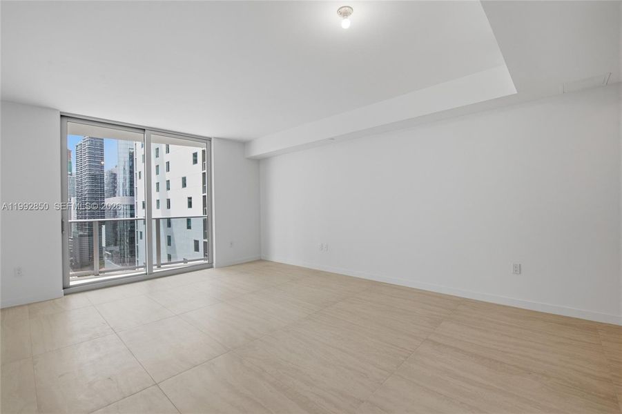 Spacious, unfurnished interior of a new home in , Miami (Image 18).