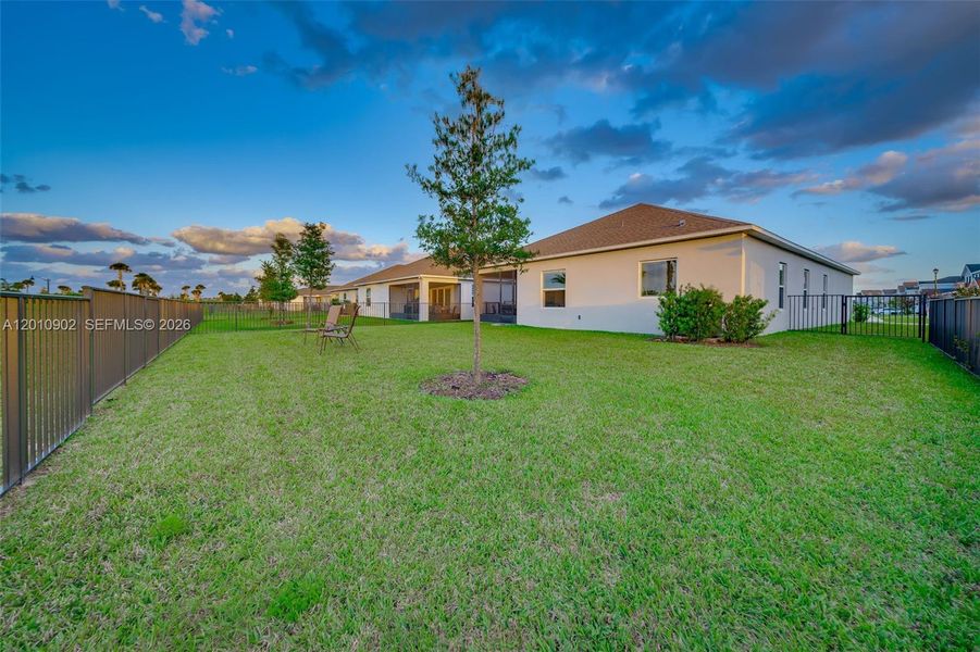 Exterior details and patio area of a home in , Port St. Lucie (Image 27).