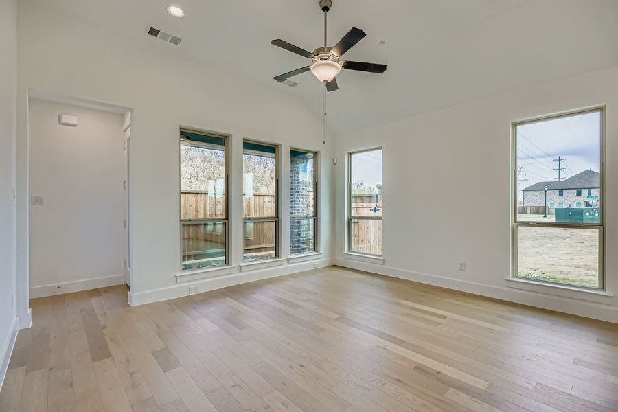 3533 Kings Court - Living Area