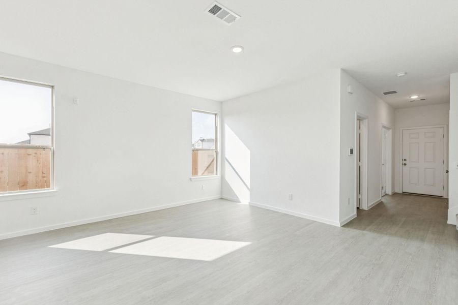 Spacious, unfurnished interior of a new home in River Ranch, Dayton (Image 17).