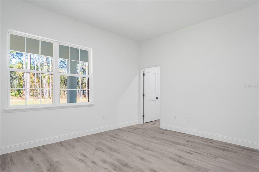 Spacious, unfurnished interior of a new home in , Dunnellon (Image 33).