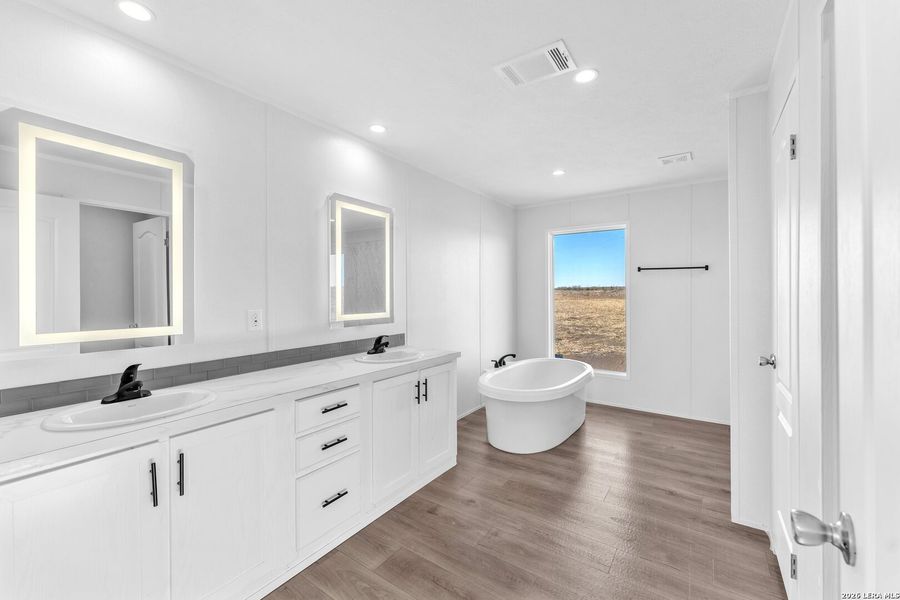 Furnished interior view inside a new home in , La Vernia (Image 6).