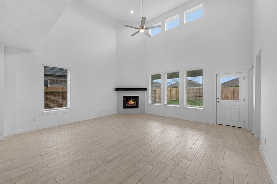 Spacious, unfurnished interior of a new home in Grand Mason Crossing, Katy (Image 24).
