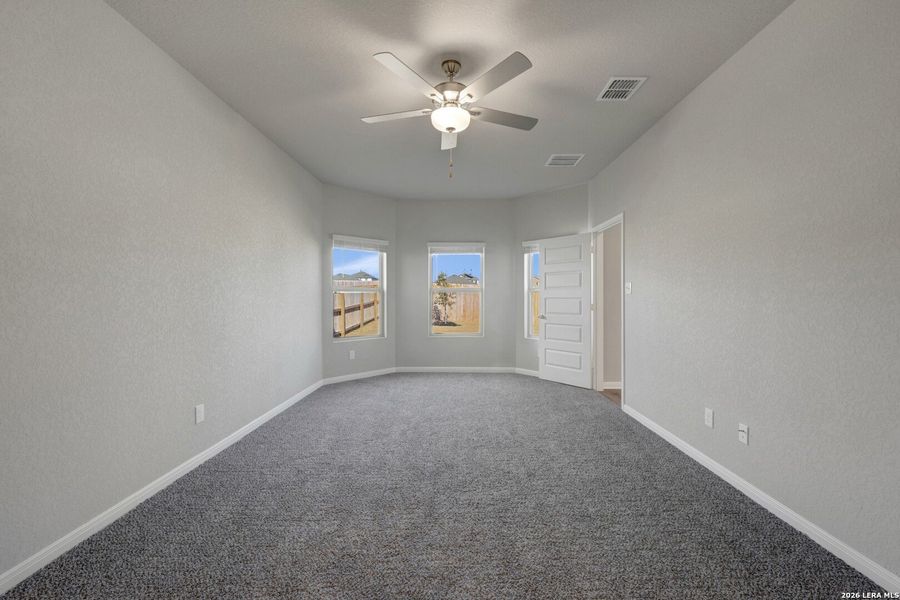 Spacious, unfurnished interior of a new home in Paloma Park, Converse (Image 37).