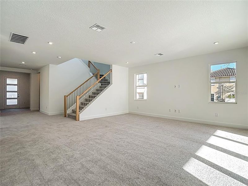 Spacious, unfurnished interior of a new home in , Tampa (Image 47).