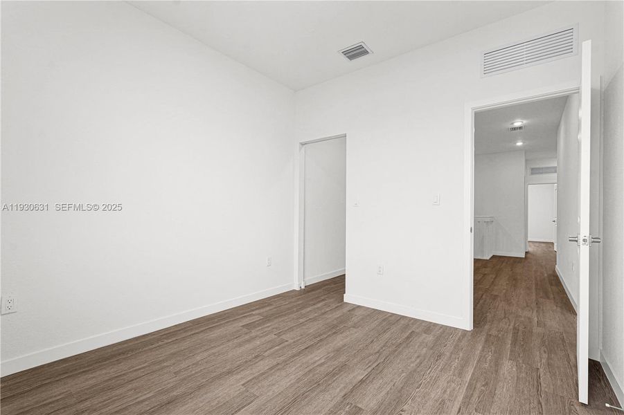 Spacious, unfurnished interior of a new home in , Miami (Image 55).