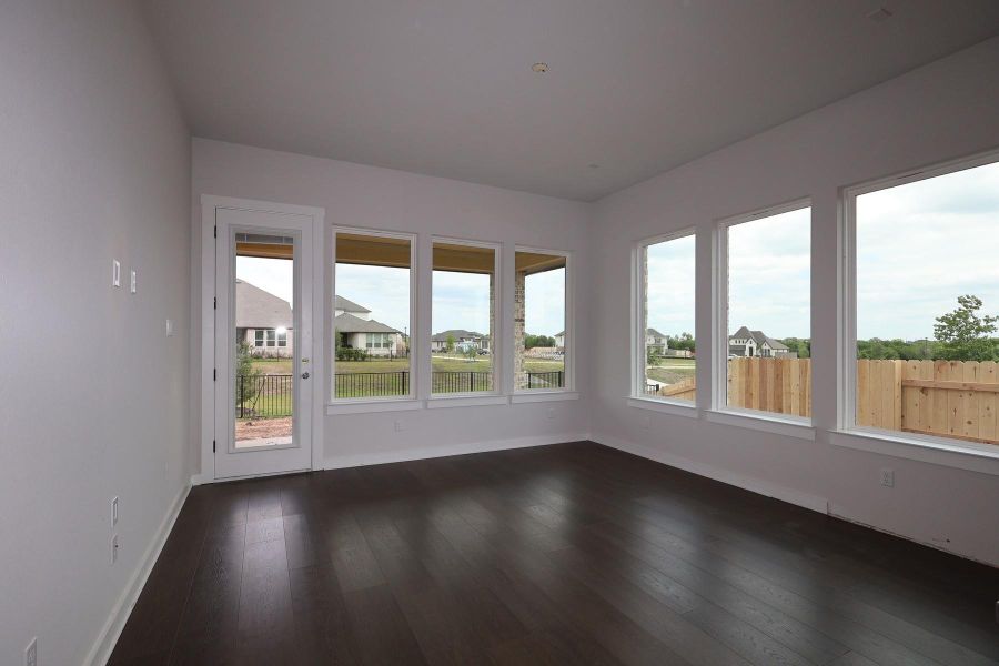 Spacious, unfurnished interior of a new home in Flora, Hutto (Image 10).
