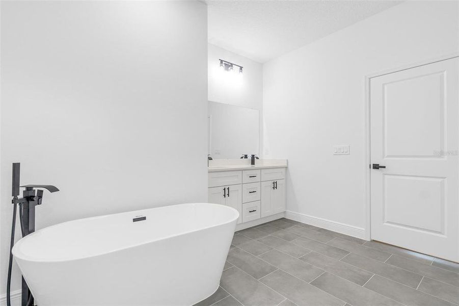 Furnished interior view inside a new home in , Ocala (Image 5).