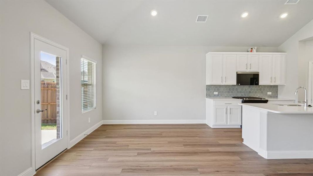 Spacious, unfurnished interior of a new home in Windmore, Princeton (Image 34).