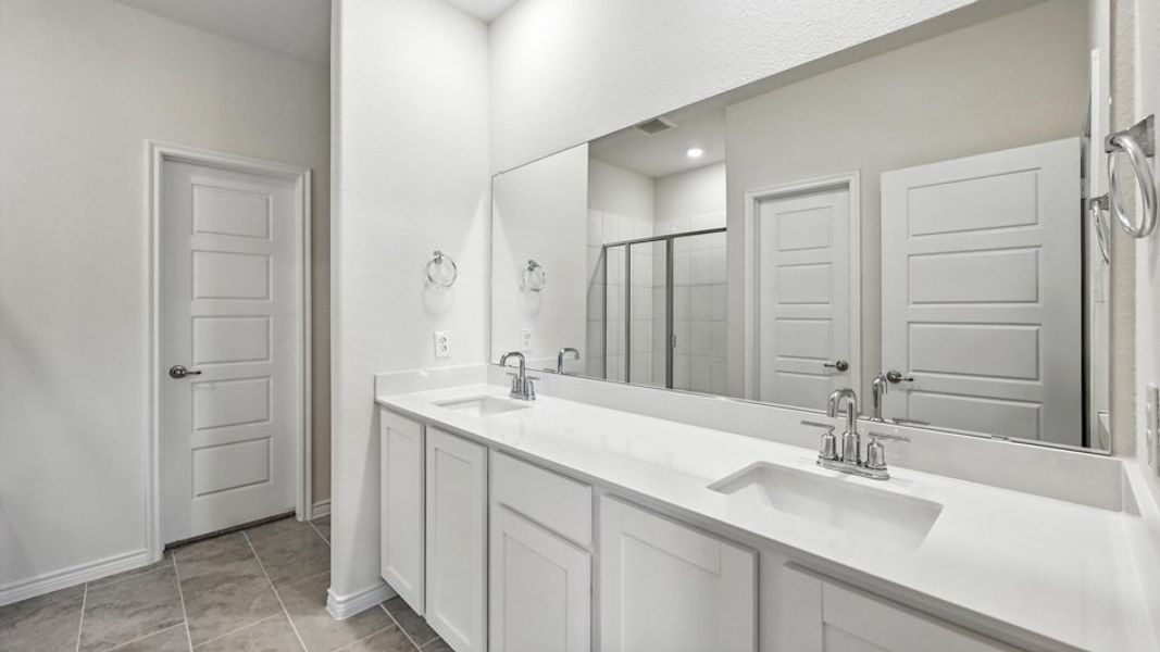 Furnished interior view inside a new home in Elevon, Lavon (Image 16).